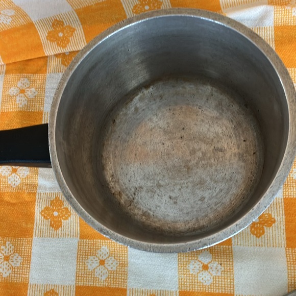 Vintage CLUB Aluminum Saucepan & Lid 1 1/2 pt With Vintage Whisker, Corn Holders - Picture 3 of 12